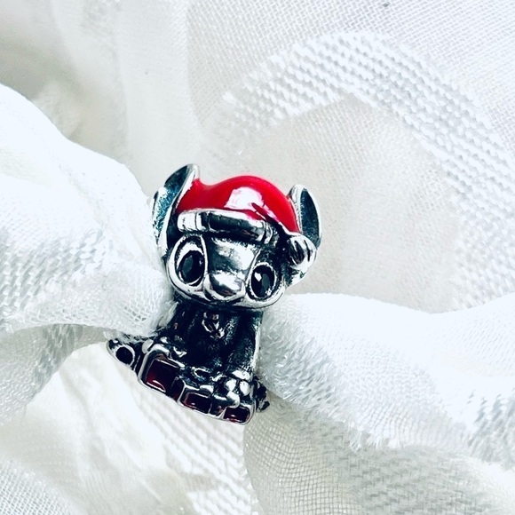 🌺 NWOT Stitch Charm – Lilo & Stitch ✨Christmas - Picture 5 of 8